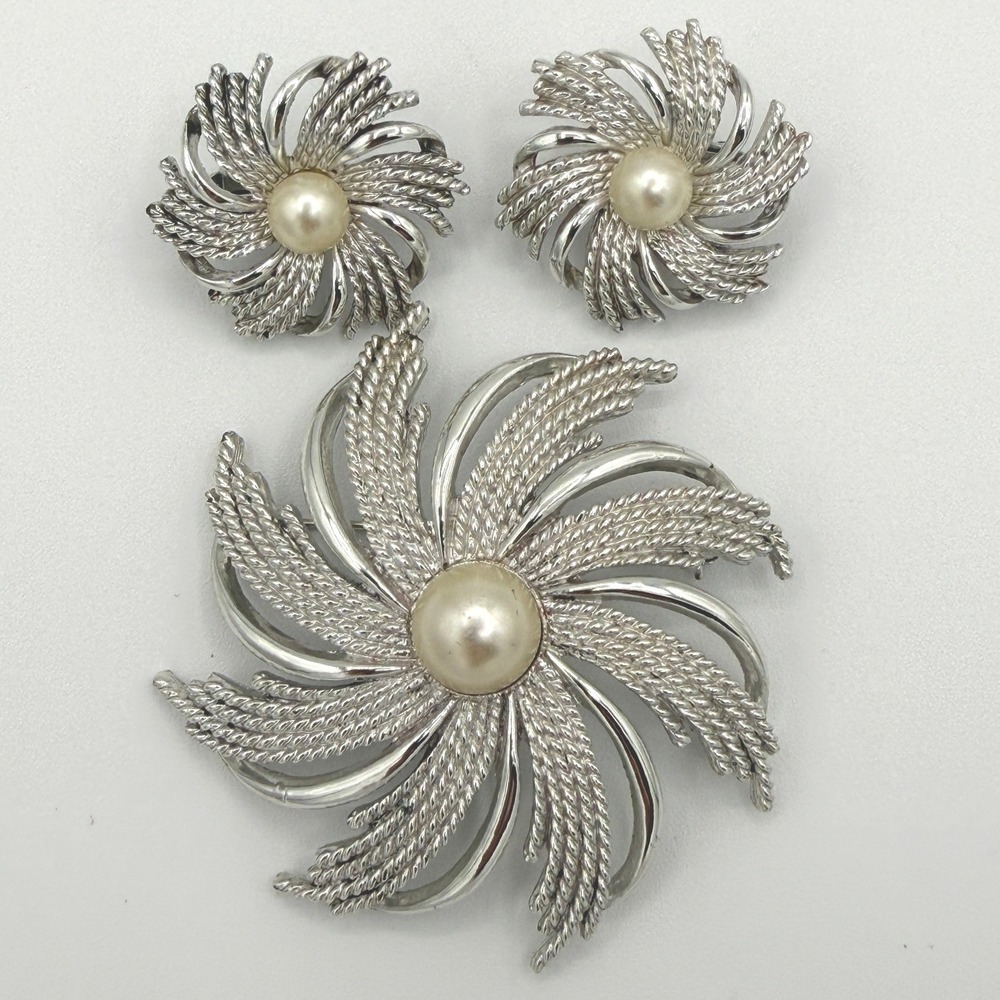 Sarah Coventry Vintage Silver Sunburst Faux Pearl Brooch & Clip On Earring Set